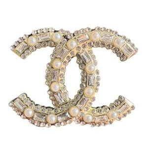 CHANEL Vintage Gold Pearl and Multi Crystal CC Brooch Autumn 1995 (CCXX006)